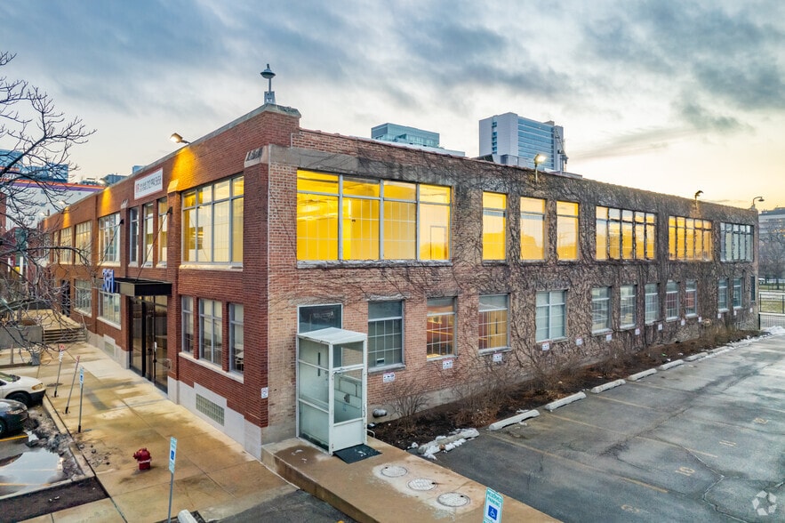 Primary Photo Of 361 W Chestnut St, Chicago Office For Lease