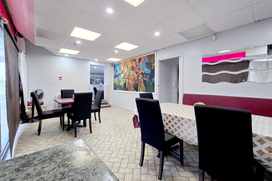 More Photos Of 2019 Bank St, Ottawa Apartments For Sale