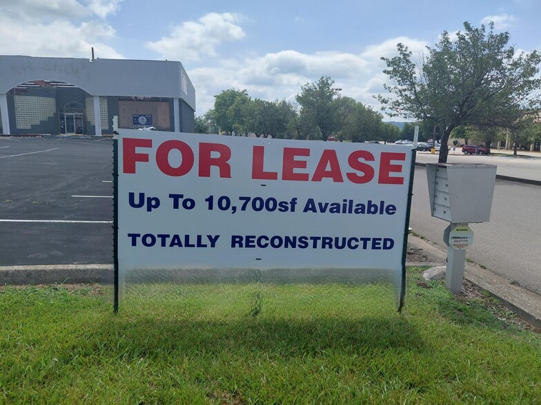 More Photos Of 81 Mall Rd, Somerset Freestanding For Lease