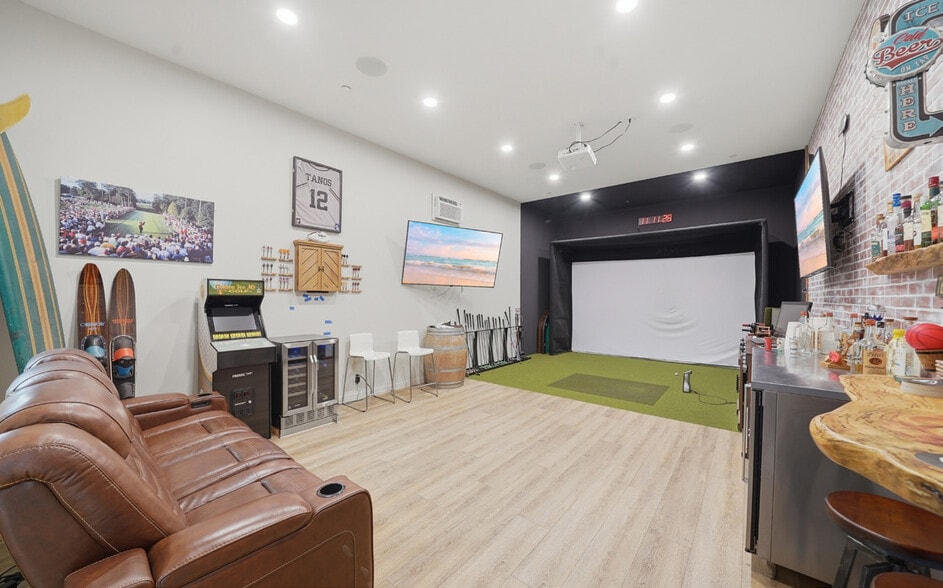 More Photos Of 636 Poinsettia St, Santa Ana Warehouse For Sale