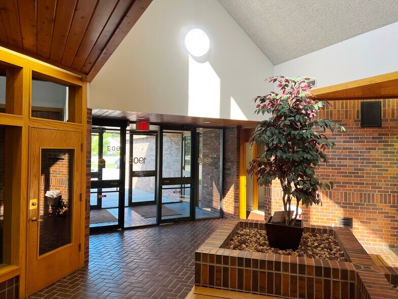 More Photos Of 1903 S 6th St, Brainerd Medical For Sale