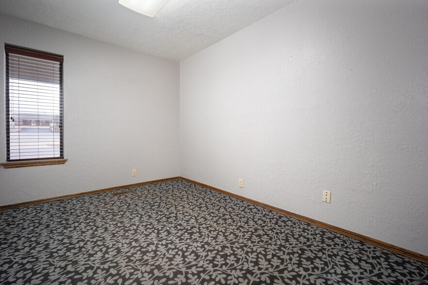 More Photos Of 1108 N Washington St, Weatherford Medical For Sale
