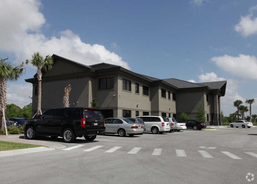 More Photos Of 14030 Metropolis Ave, Fort Myers Office For Lease