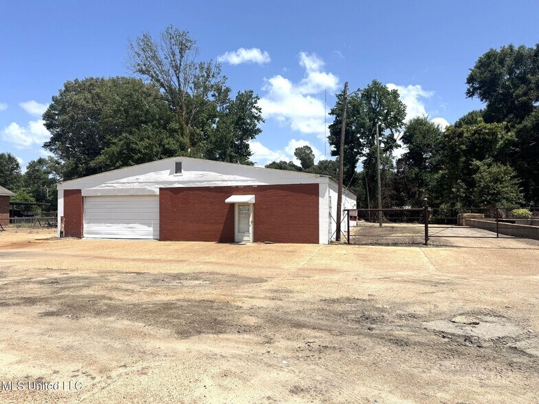 More Photos Of 335 Lower Woodville Rd, Natchez General Retail For Sale