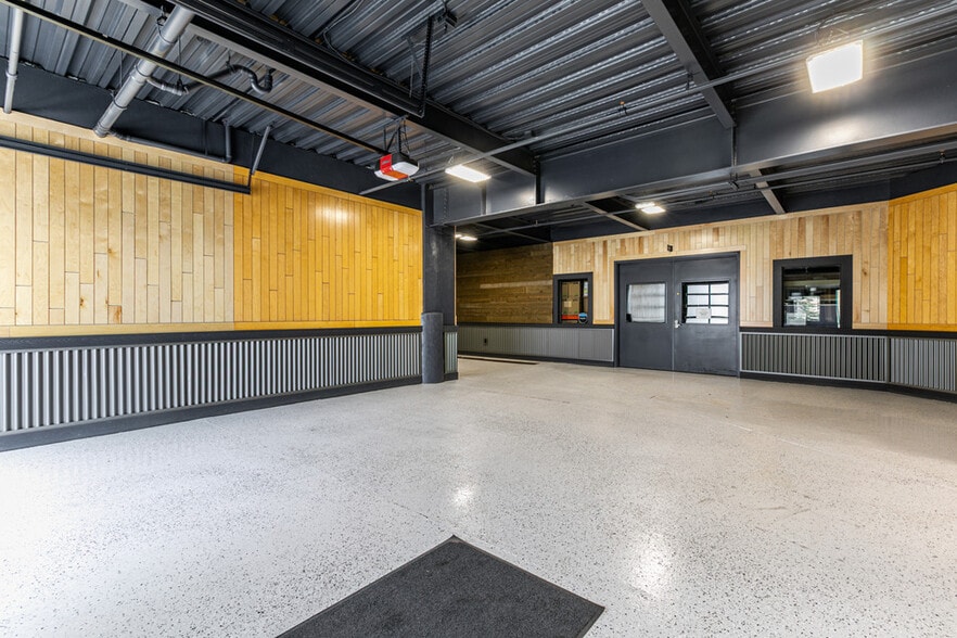 More Photos Of 2700 W Rasmussen Rd, Park City General Retail For Lease