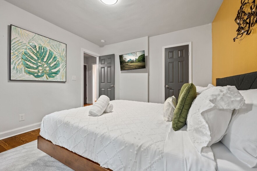 More Photos Of 10 Claire Dr, Atlanta Multifamily For Sale