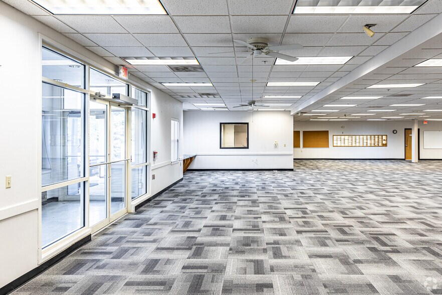 More Photos Of 4240 S Lees Summit Rd, Independence Office For Lease