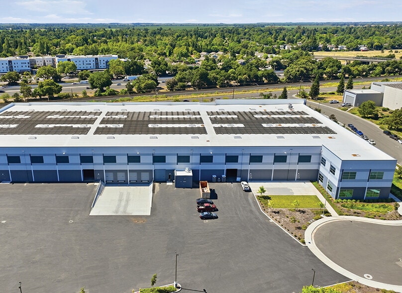 More Photos Of 3808 Faraday Ave, Davis Distribution For Lease