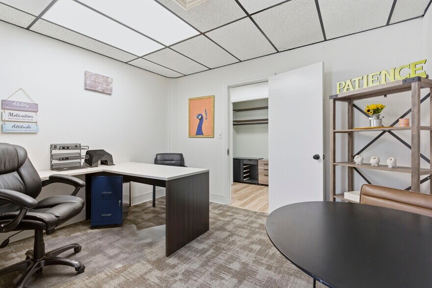 More Photos Of 1331 N Stewart Ave, Springfield Medical For Sale