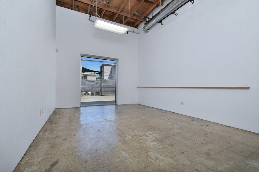 More Photos Of 1738-1740 Cordova St, Los Angeles Showroom For Lease