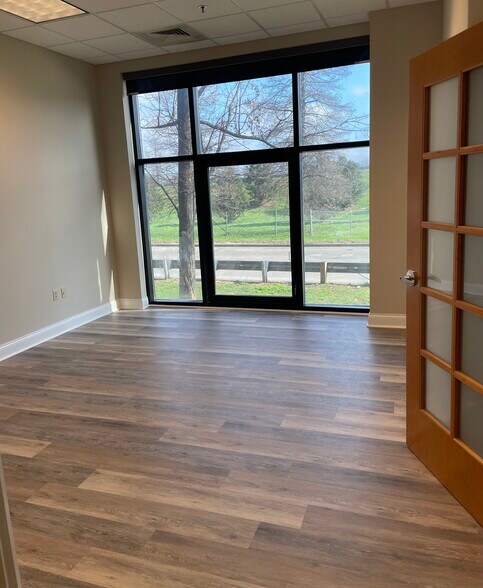 More Photos Of 715 N Church St, Charlotte Office For Sale