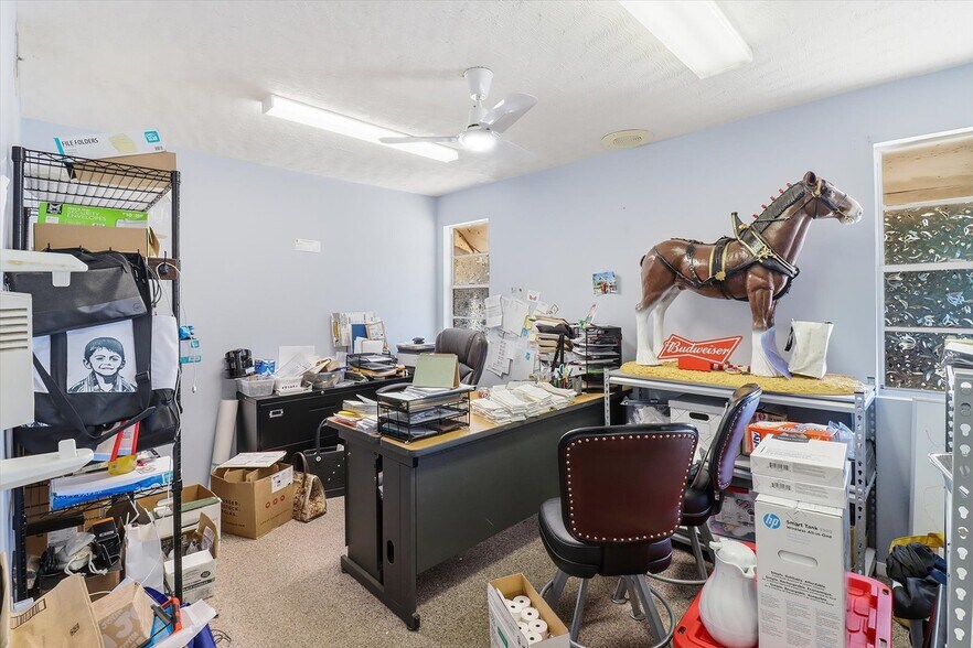 More Photos Of 823 NE 5th St, Crystal River Office For Sale