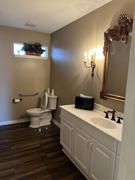 More Photos Of 710 Underwood Ave, Pensacola Medical For Sale