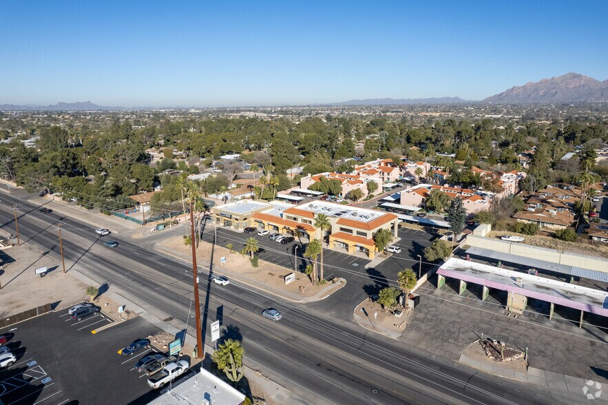 More Photos Of 2921 E Fort Lowell Rd, Tucson Storefront Retail Office For Lease