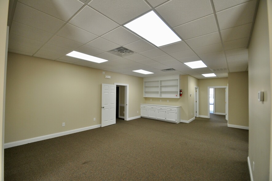 More Photos Of 700B Cromwell Dr, Greenville Office For Lease