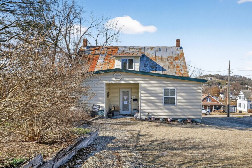 More Photos Of 1011 Market St, Hermann General Retail For Sale