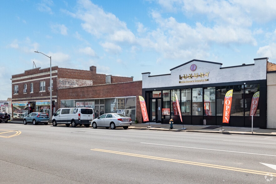 More Photos Of 210-218 Front St, Hempstead Warehouse For Lease