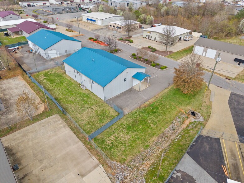 More Photos Of 1799 Alpine Dr, Clarksville Warehouse For Lease