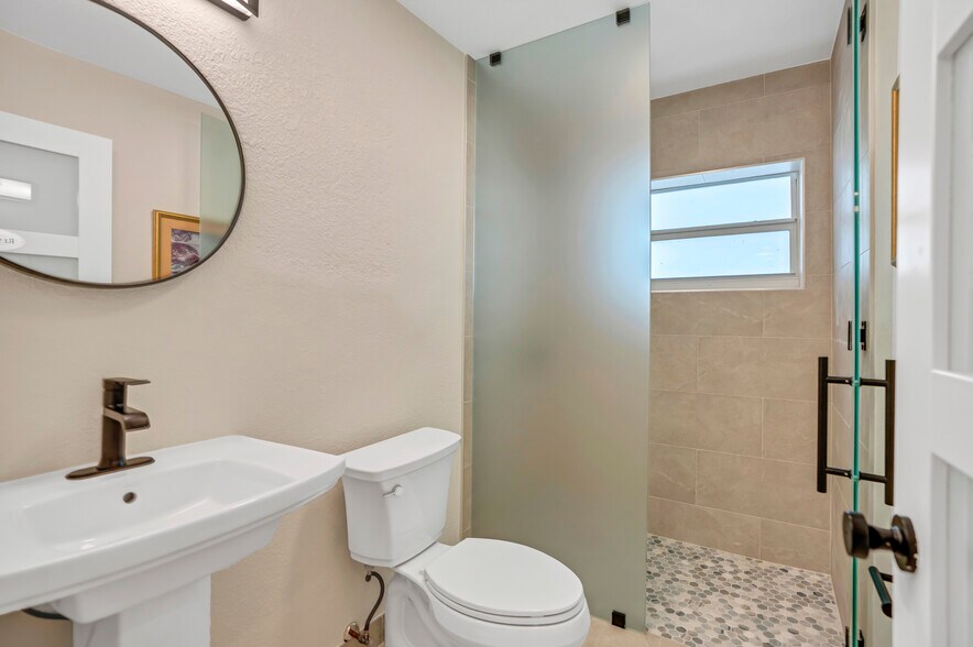 More Photos Of 481 E Commercial Blvd, Oakland Park Freestanding For Sale