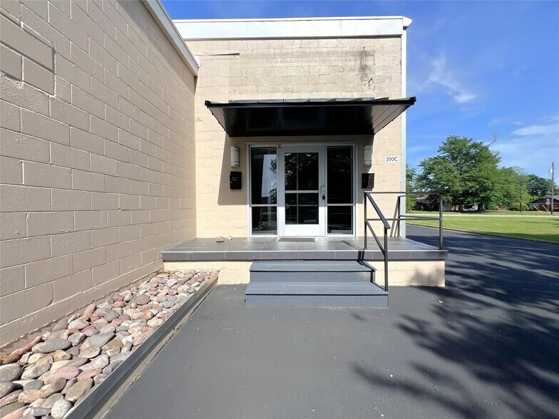 More Photos Of 200 Shannon Rd W, Sulphur Springs Storefront For Lease
