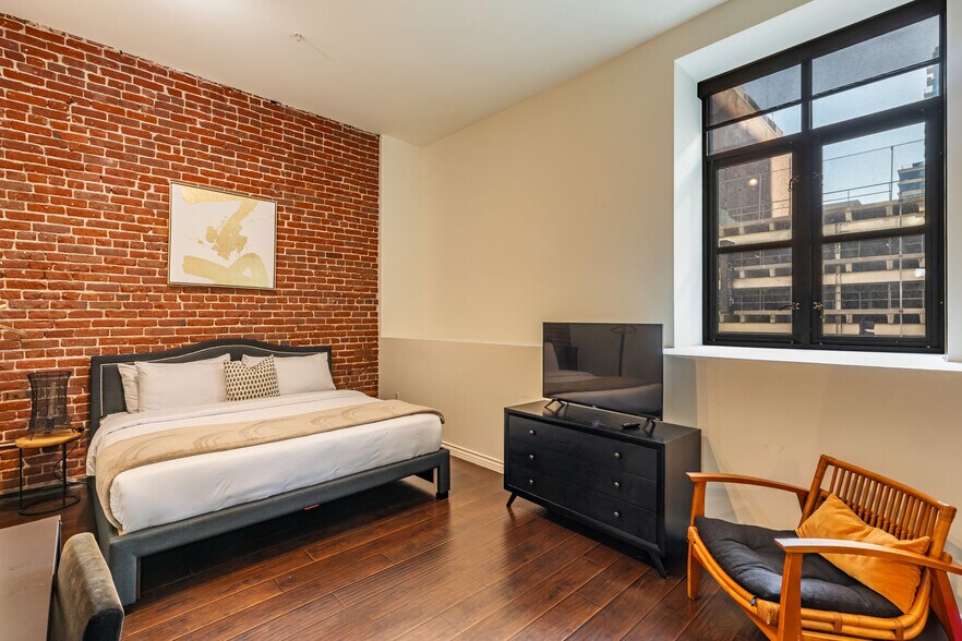 More Photos Of 735 S Broadway, Los Angeles Storefront For Sale