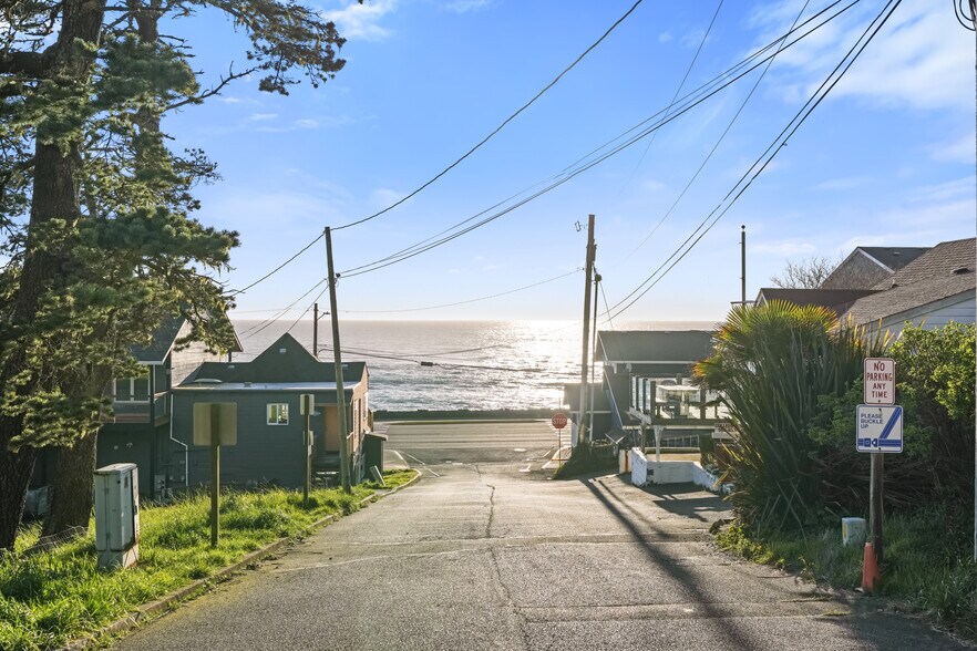 More Photos Of 25 NE Clarke St, Depoe Bay Specialty For Sale