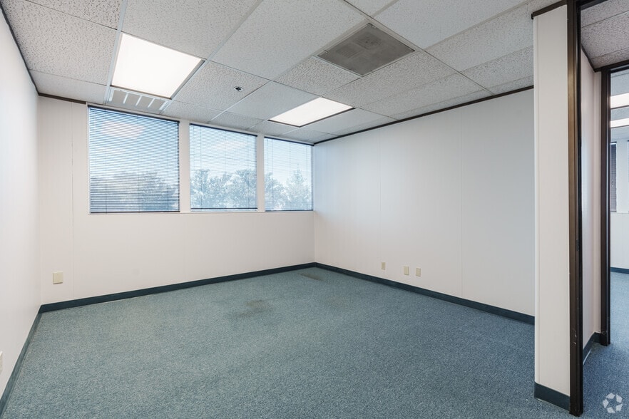 More Photos Of 200 New Stine Rd, Bakersfield Office For Lease