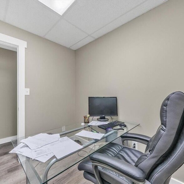 More Photos Of 25400-25430 Goddard Rd, Taylor Medical For Sale