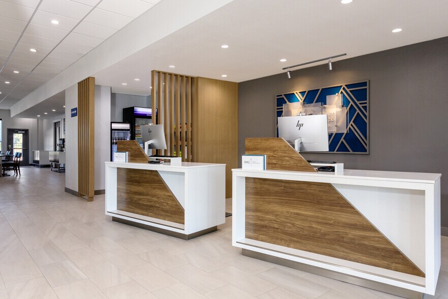 More Photos Of 220 Woodlawn Rd, Macclenny Hotel For Sale