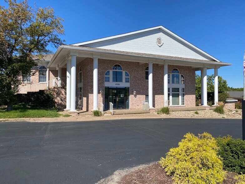 More Photos Of 2705 Happy Joe Dr, Bettendorf Office For Sale