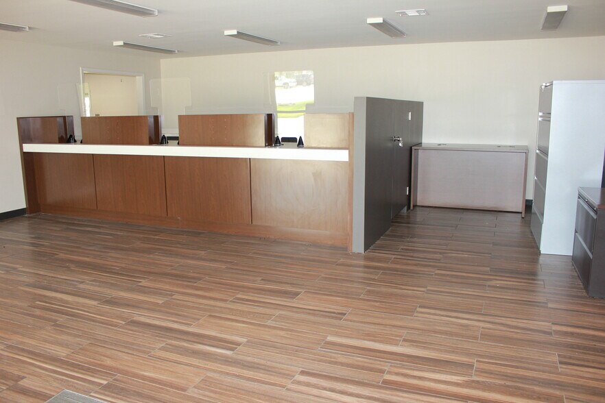 More Photos Of 27373 Highway 42, Springfield Loft Creative Space For Lease