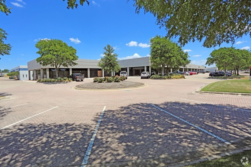 More Photos Of 2301-2337 Gravel Dr, Fort Worth Unknown For Lease