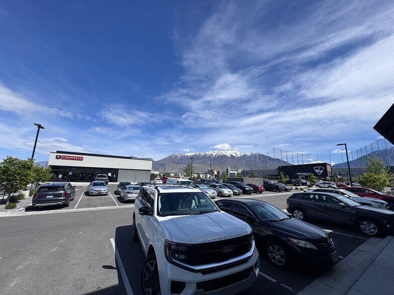 More Photos Of 665 450 N, Vineyard Storefront For Lease