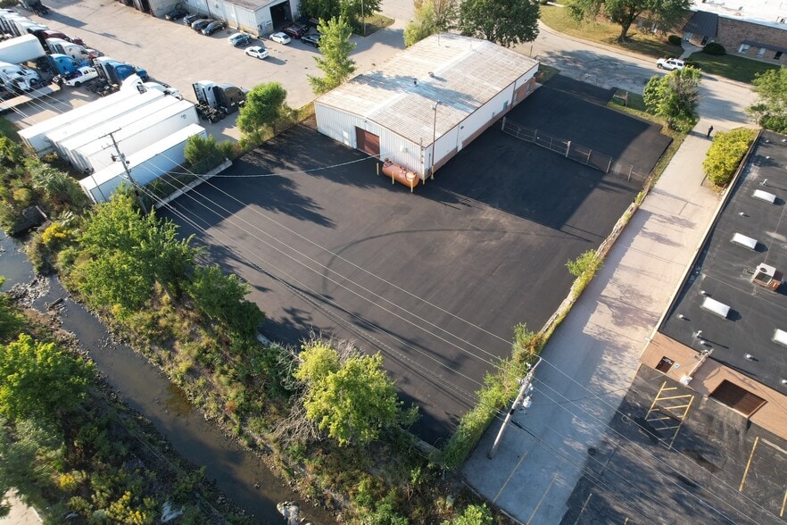 More Photos Of 2425 Pan Am Blvd, Elk Grove Village Warehouse For Sale