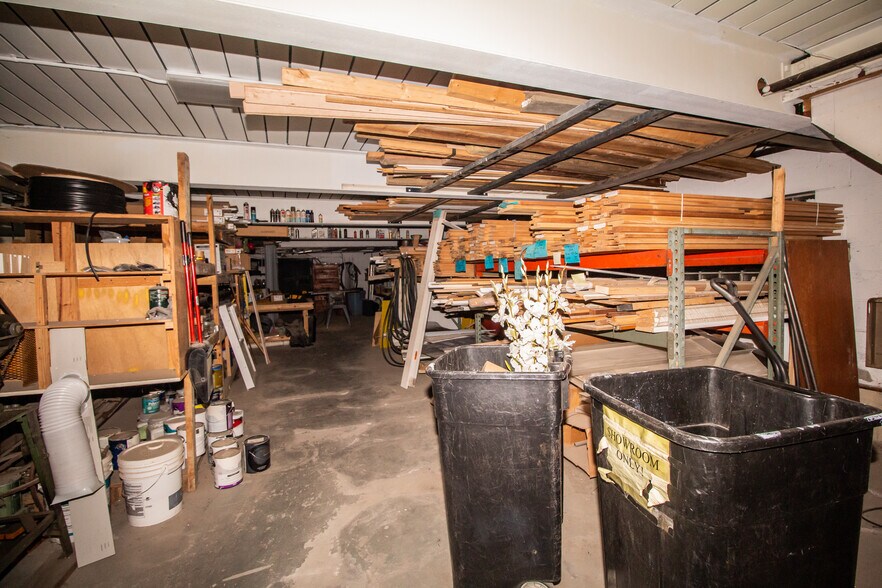 More Photos Of 1150 Main St, Leicester Showroom For Lease