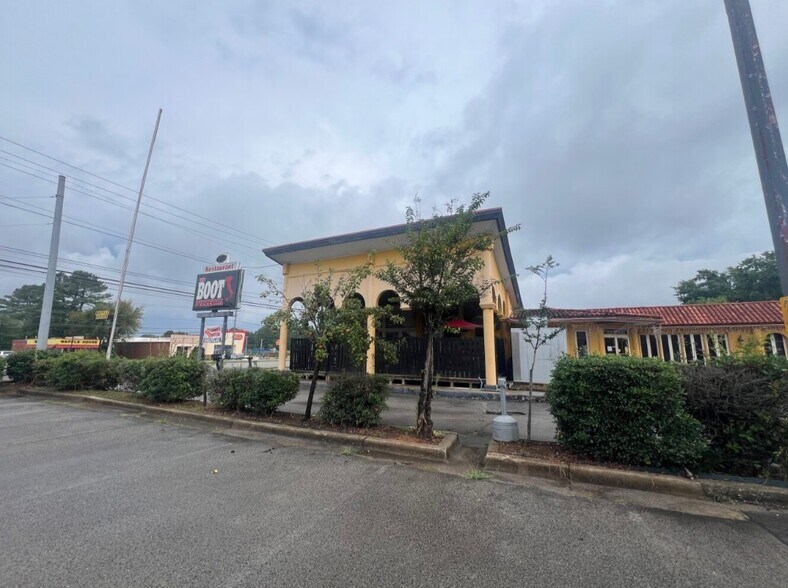 More Photos Of 11505 S Memorial Pky, Huntsville Storefront For Sale