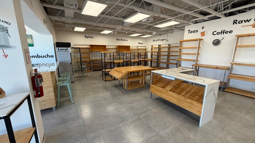 More Photos Of 2100-2104 E Oakland Park Blvd, Fort Lauderdale Freestanding For Lease