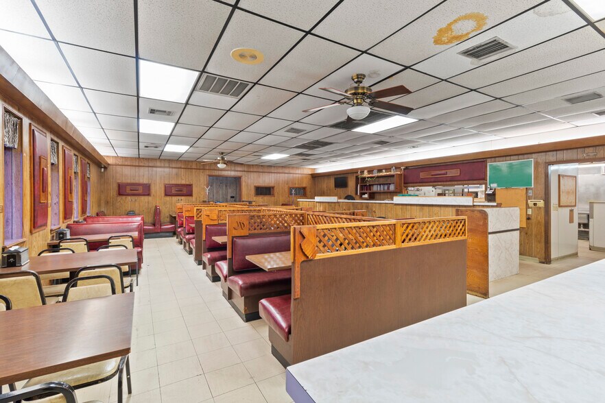 More Photos Of 911 N Broadway Ave, Ada Restaurant For Sale
