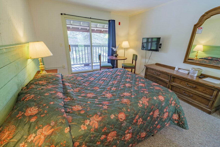 More Photos Of 6 Abroad Rd, West Dover Hotel For Sale