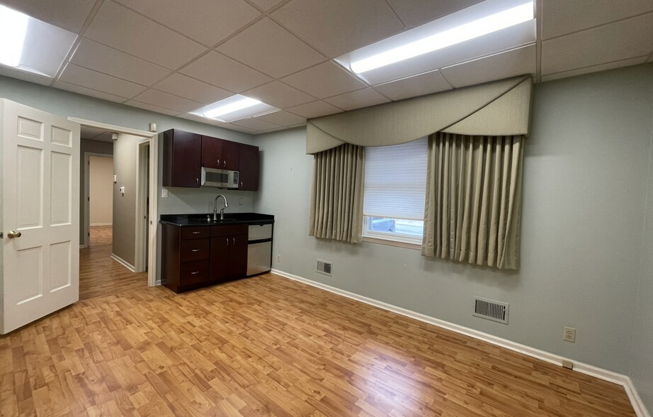 More Photos Of 707 Philadelphia Pike, Wilmington Office For Sale