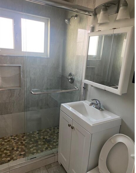 More Photos Of 405 W Broadway, Glendale Apartments For Sale