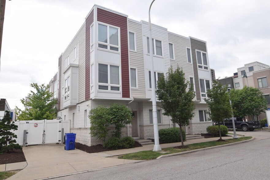 More Photos Of 1421 E 15th St, Cleveland Apartments For Sale