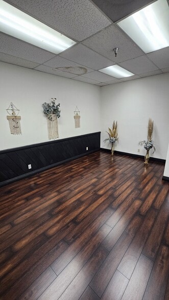 More Photos Of 120 S Victory Blvd, Burbank Loft Creative Space For Lease