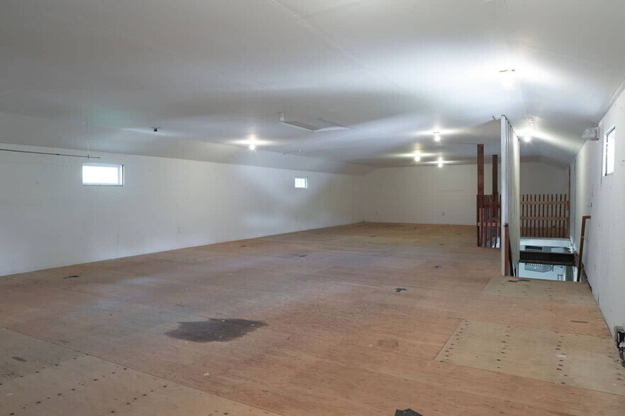 More Photos Of 403 Ashley Falls Rd, Canaan Freestanding For Sale