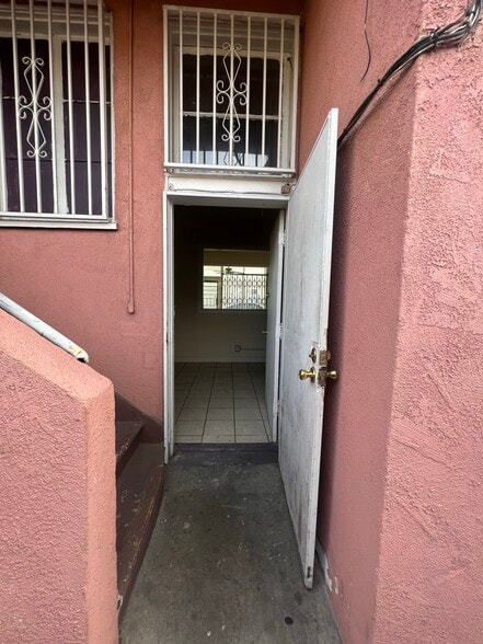 More Photos Of 727-739 W Pacific Coast Hwy, Long Beach Storefront Retail Residential For Lease