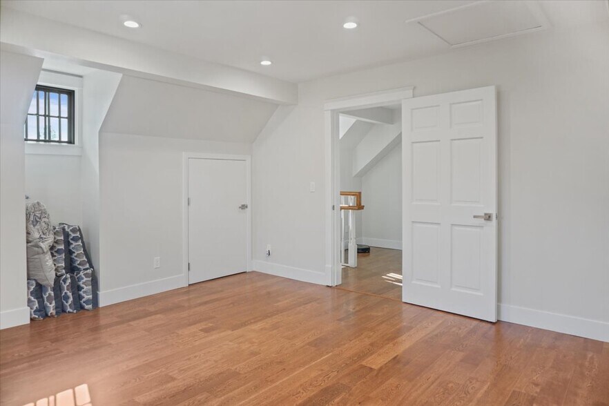 More Photos Of 1191 E Walnut St, Pasadena Office Residential For Sale