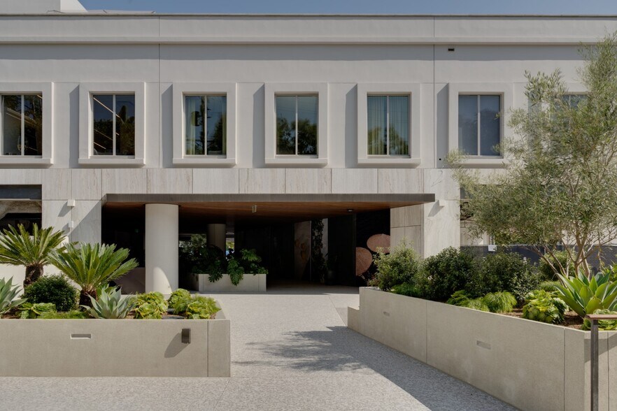 More Photos Of 11911 San Vicente Blvd, Los Angeles Office For Lease