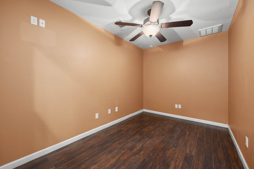 More Photos Of 814 Jackson St, Bakersfield Warehouse For Lease