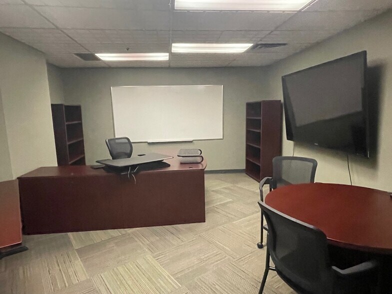 More Photos Of 2701 N 16th St, Phoenix Unknown For Lease