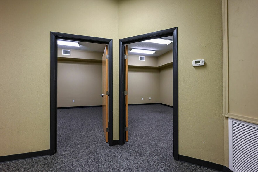 More Photos Of 7177-7201 S George Blvd, Sebring Medical For Lease